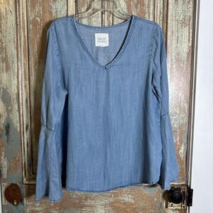 Thread & Supply Women’s Tunic Top Blue Chambray V-neck Long Bell Sleeve Size L